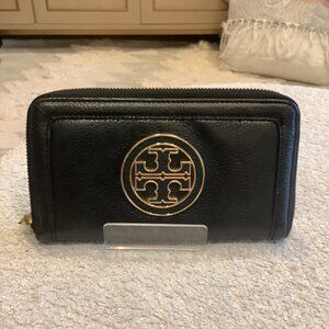 Beautiful Tory Burch Black & Gold Wallet